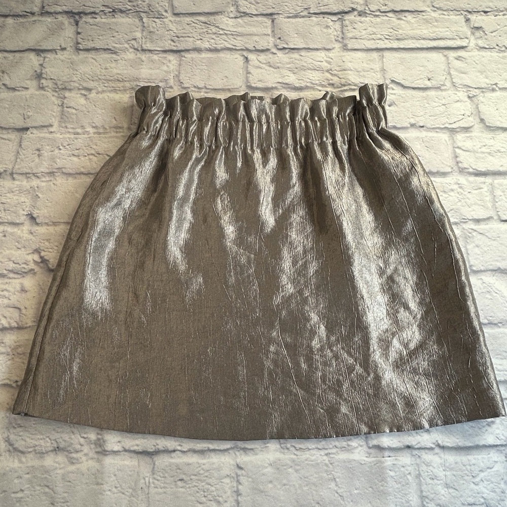 H&M Shimmering Silver/Gold Mini Skirt. Elastic Waist. Size 6/Small.